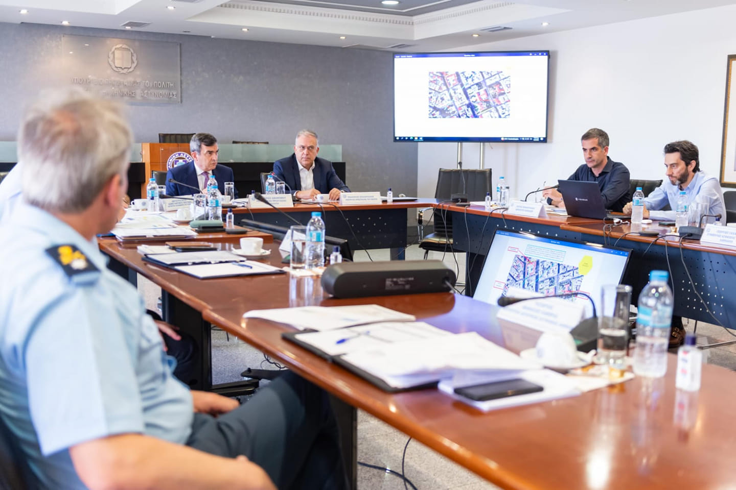 Σύσκεψη Θεοδωρικάκου Μπακογιάννη: «Να αντιμετωπιστεί η εγκληματικότητα από κοινού»