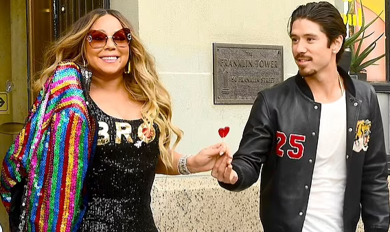 Η Mariah Carey με στιλέτο και μίνι φόρεμα κρατάει το χέρι του νέου συντρόφου της Bryan Tanaka