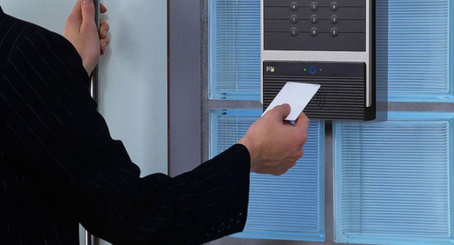 Χατζηδάκης: Από 1η Ιουλίου ενεργοποιείται η ψηφιακή κάρτα εργασίας