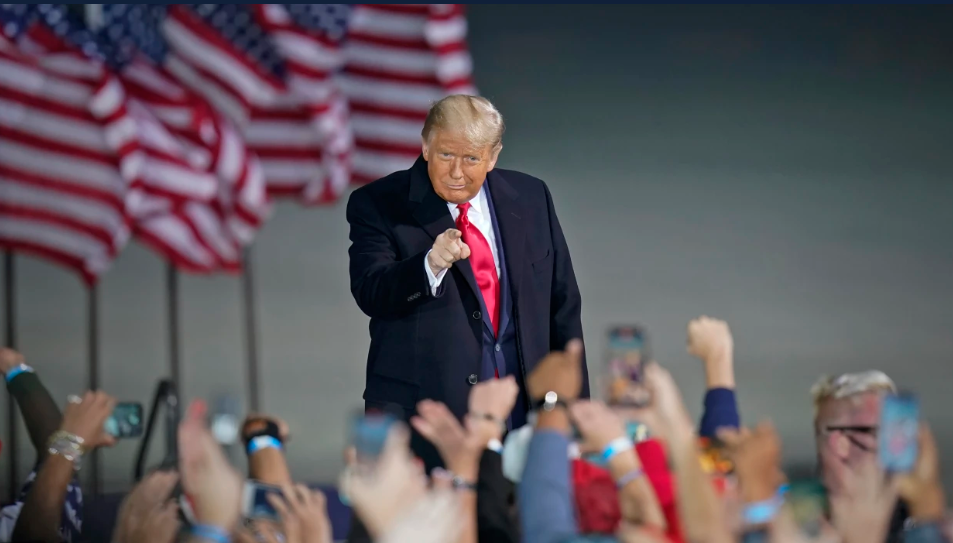 Το νεοσυντηρητικό φάντασμα Τραμπ