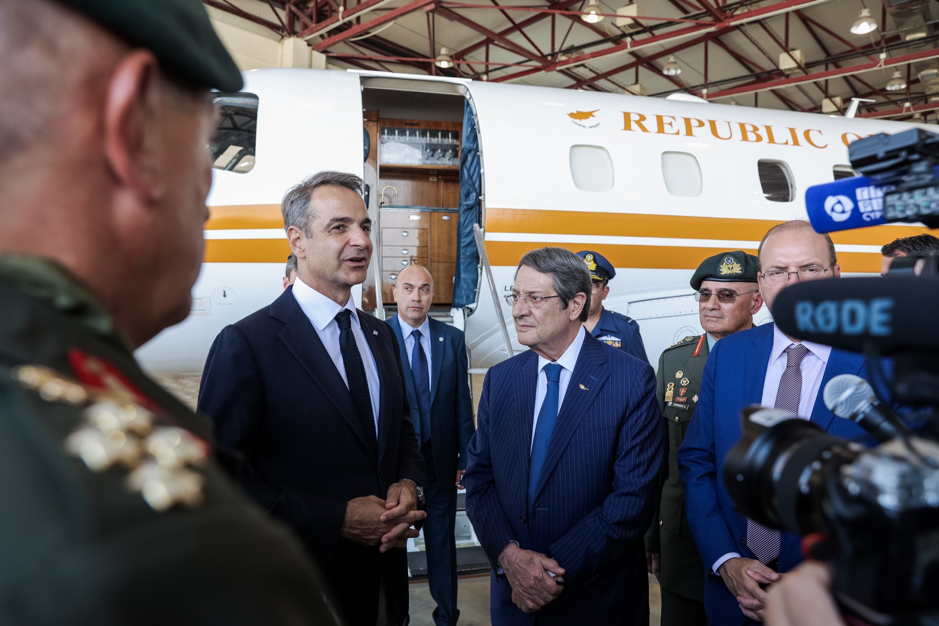 Δωρεά αεροσκάφους στην Κύπρο με παρέμβαση Μητσοτάκη