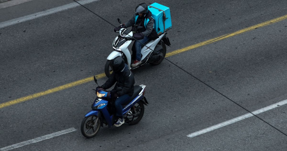 Driving licenses, license plates to be returned ahead από Easter