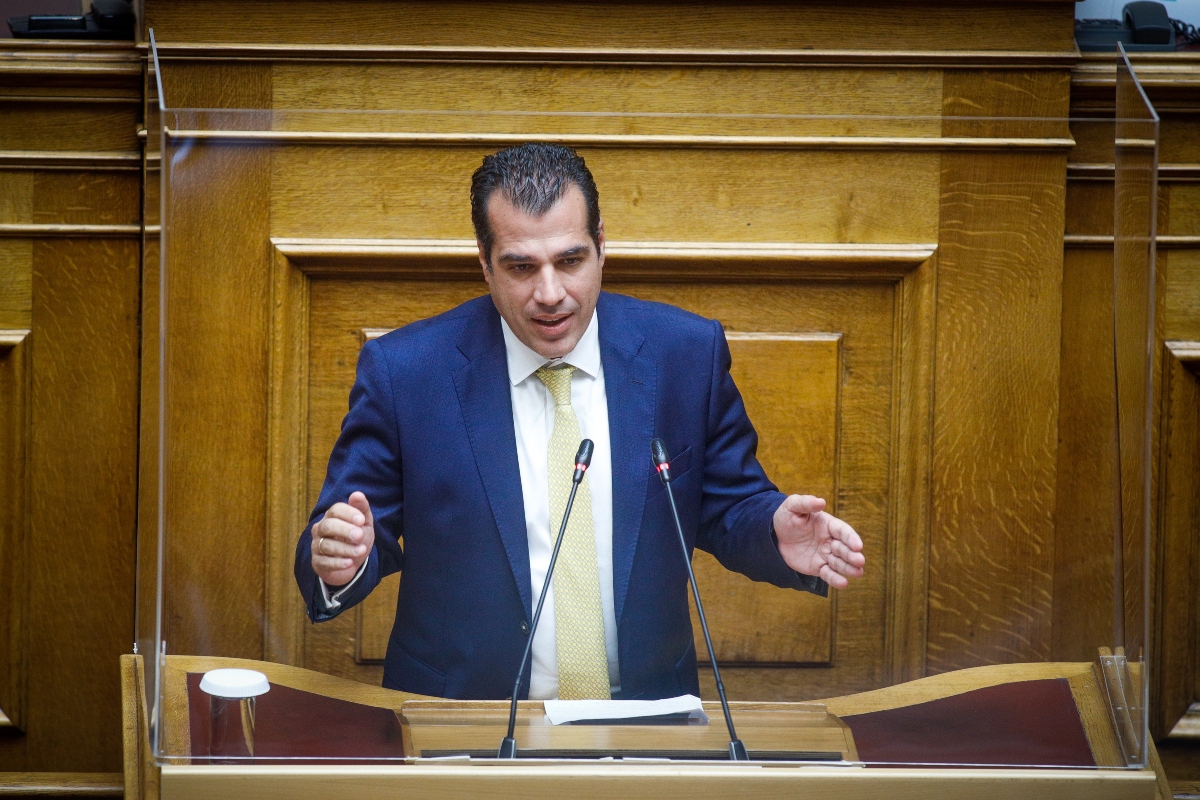 Θάνος Πλεύρης 