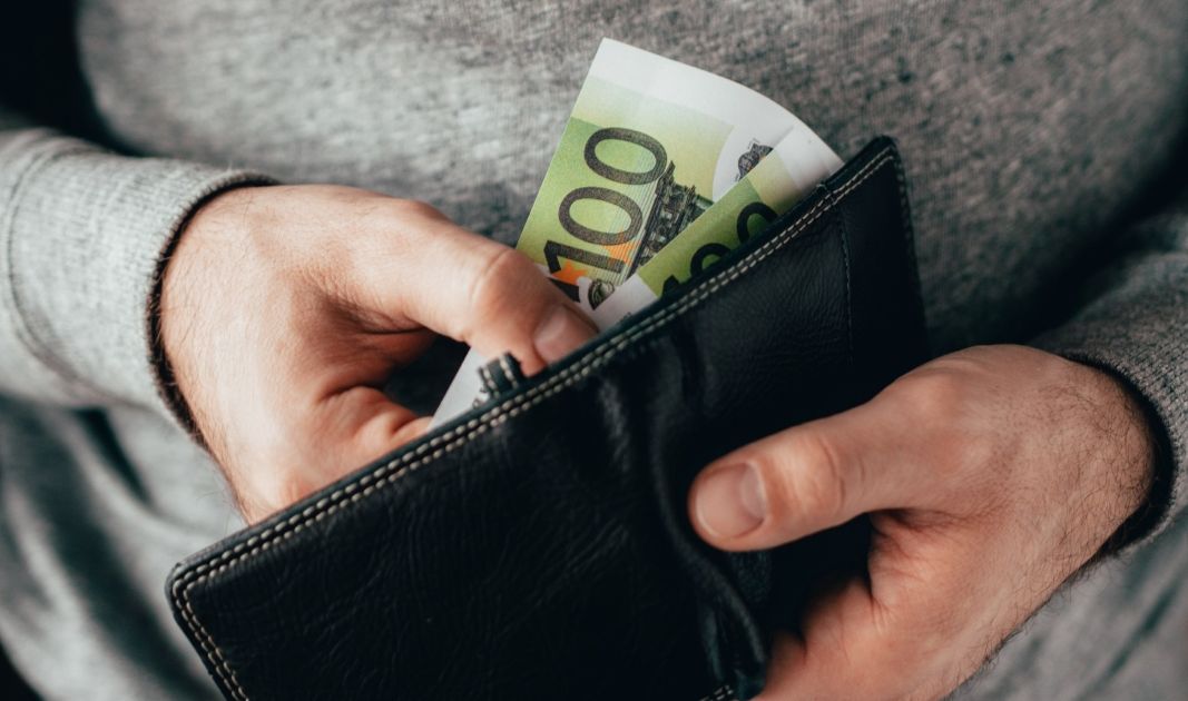 Έκτακτο επίδομα Χριστουγέννων: Ποιοι θα λάβουν έως 200 ευρώ - Οι ημερομηνίες πληρωμής | Ειδησεις | Pagenews.gr