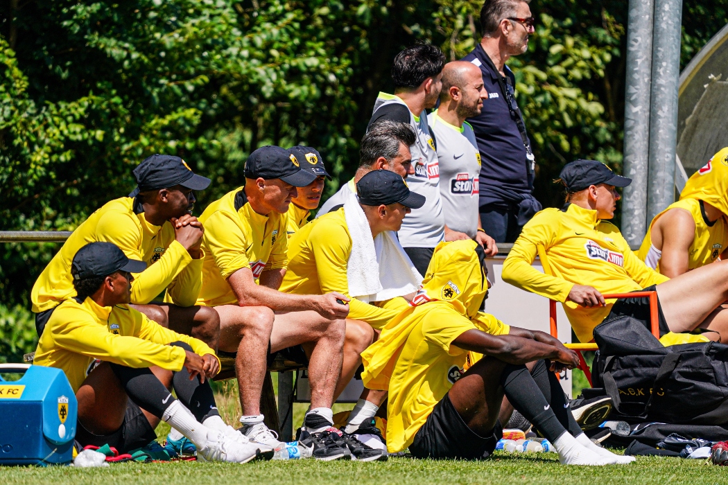 AEK nea prosopa