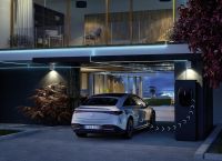 Volkswagen: Στροφή στις Μπαταρίες και Η Μοναχική Μάχη