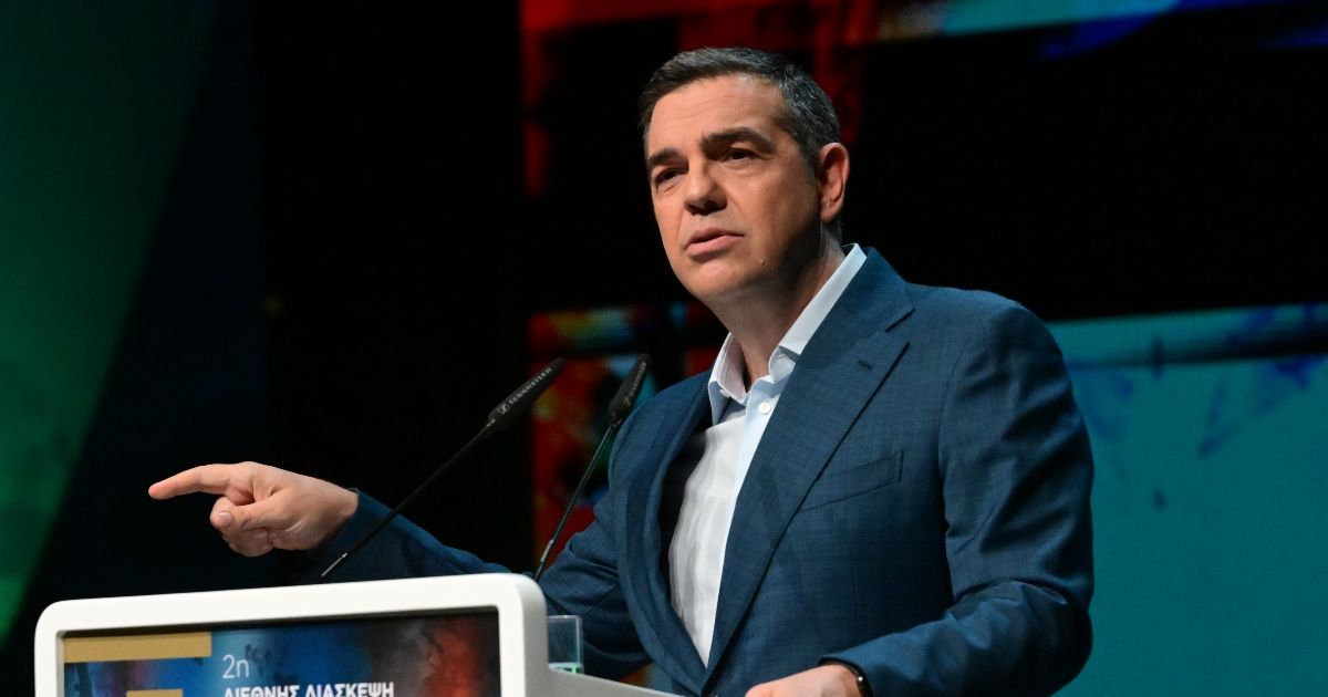 Tsipras at the Sorbonne: “Mitsotakis Will Leave–Either Through Party Cooperation or Political Restructuring”