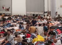 Κρήτη: Υγειονομική βόμβα από τους παράνομους μετανάστες – Πάνω από 1.100 άτομα στην Αγυιά