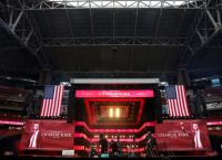 Κατάμεστο το State Farm Stadium για το τελευταίο αντίο στον Τσάρλι Κερκ