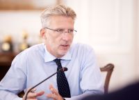 Σκέρτσος: Ιστορικό πακέτο φοροελαφρύνσεων για τους μισθωτούς
