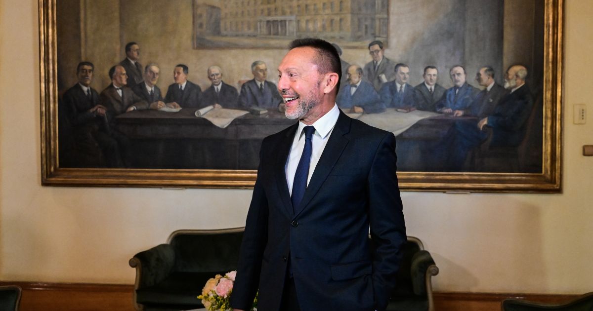 Stournaras: “No Money Tree – Banks, Watch Out or Revolut Will Take Your Share”