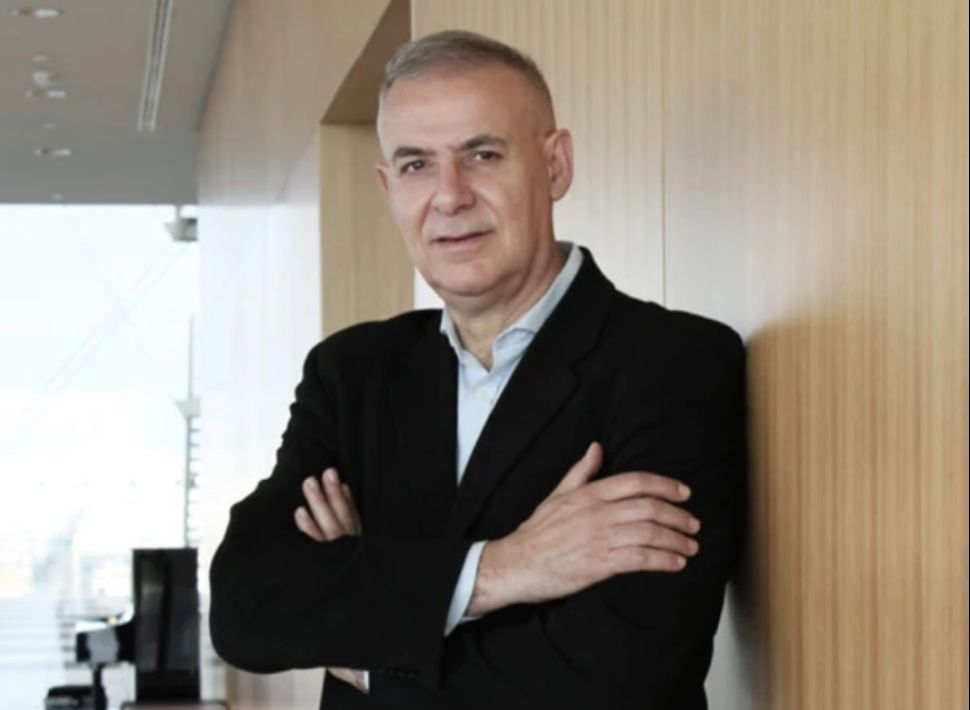 Δημοσθένης Δαββέτας στο pagenews.gr: Η κλοπή στο Λούβρο κι η ντροπή των Γάλλων