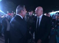 Δένδιας – Καμμένος: Φιλιά, χειραψίες και πολιτικό rebranding στη μιλιτέρ φιέστα!