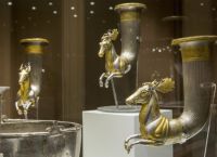 Ιταλική Αστυνομία Κυνηγά 300 Αρχαία Ελληνικά Αγγεία από Συλλογή Βούλγαρου Ολιγάρχη Βασίλ Μπόικοφ