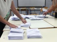 Δημοσκόπηση Opinion Poll: Η ΝΔ πάνω από 32% – Πόσοι ψηφίζουν Τσίπρα, Σαμαρά και Καρυστιανού