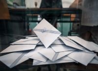 Δημοσκόπηση Metron Analysis: Στο 12,9% το προβάδισμα της ΝΔ–Κερδισμένοι Κωνσταντοπούλου,Βελόπουλος