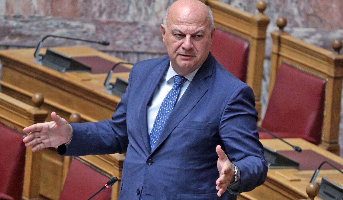 Γαλάζια καταιγίδα κατά Τσιάρα: Βουλευτές σε αναβρασμό για τα μπλόκα και το Μέτρο 23