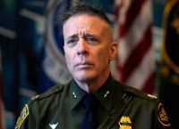 Γκρέγκορι Μποβίνο: Ποιός είναι ο αρχηγός του ICE που δολοφόνησε τη Ρενέ Γκουντ και τον Άλεξ Πρέτι