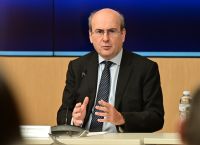 Βουλή: Κατατέθηκε το νομοσχέδιο για τη δραστική μείωση των διοικητικών βαρών και την ενίσχυση της διαφάνειας