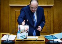 Νέα… πολιτική «επίθεση» από ΝΔ στο ΠΑΣΟΚ – Μαρινάκης, Ανδρουλάκης και οι σκιές του ΟΠΕΚΑ