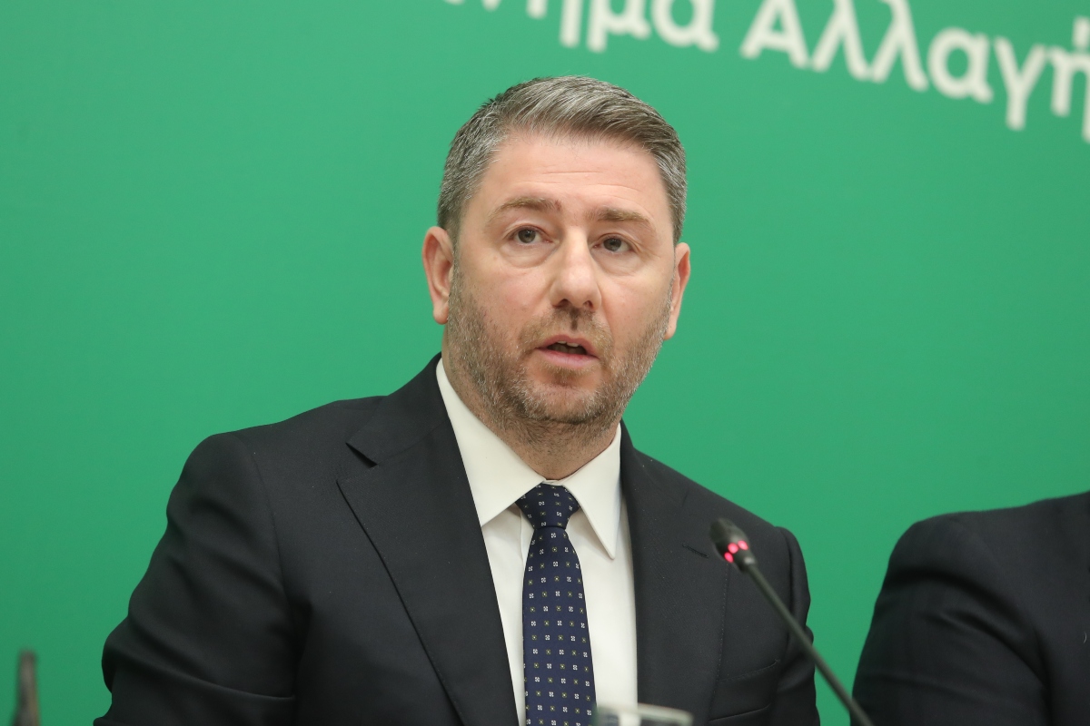 Το ΠΑΣΟΚ «ΣΗΚΩΝΕΙ ΣΚΟΝΗ»: Ελλάδα δύο ταχυτήτων – Ανισότητες, φτώχεια και οργή στα όρια!