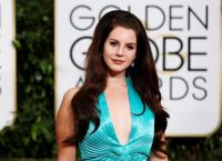 Lana Del Rey επιστρέφει με το «White Feather-Hawk Tail Deer Hunter» και «τρελαίνει» τους fans