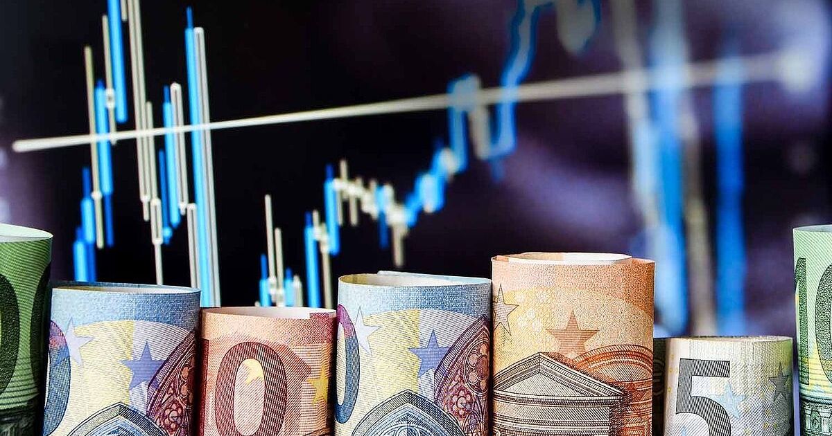 Surplus Surprise: Greece Nears 5% of GDP, Opening Room for Policy Moves