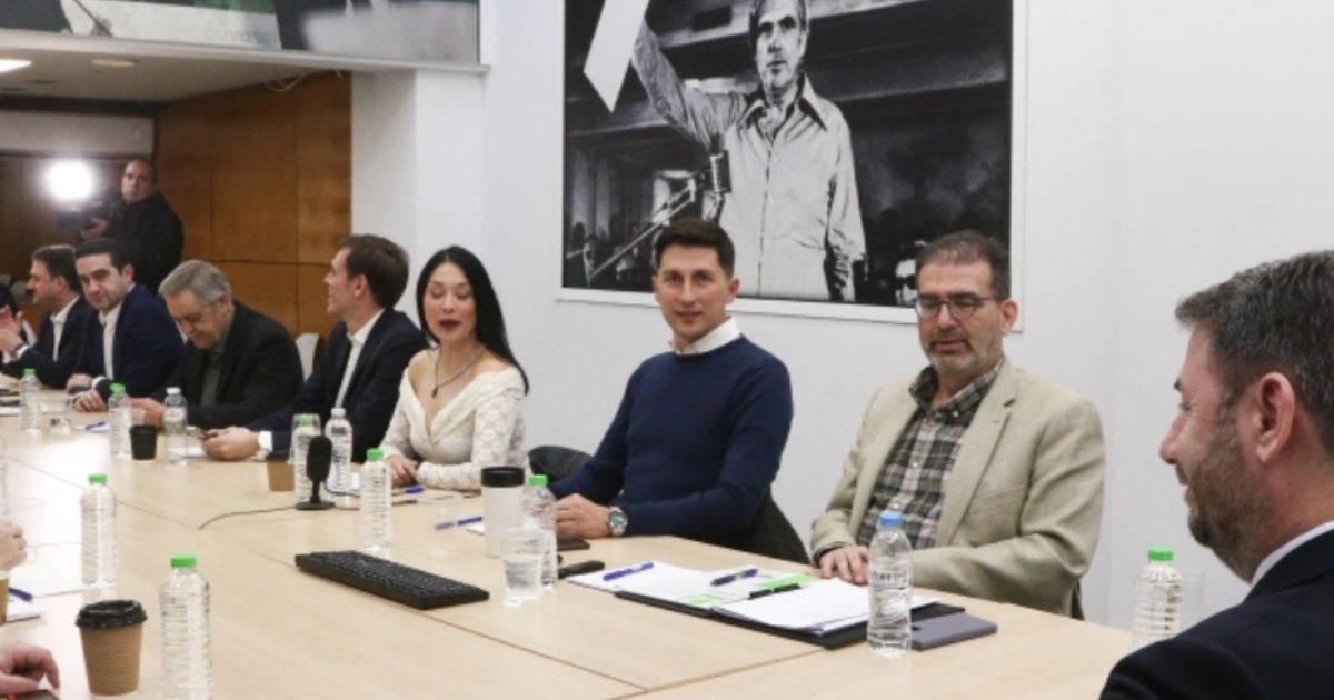 PASOK on the brink: power games, leadership pressure and a high-stakes congress showdown