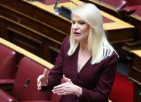 Η Τζάκρη Ανοίγει Πόρτα Επιστροφής στο ΠΑΣΟΚ – Καιρίδης: «Πολιτική Τουρίστρια!»