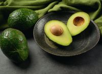 Πώς αλλάζει το σώμα σας αν βάλετε αβοκάντο στο βραδινό σας γεύμα κάθε μέρα