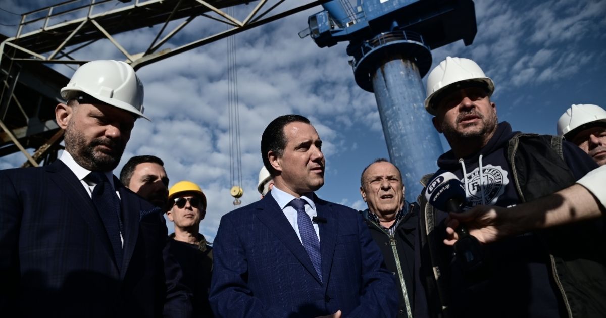 Adonis: “The Battle for Greek Ports – Trump, ONEX and the Geopolitical Shift”