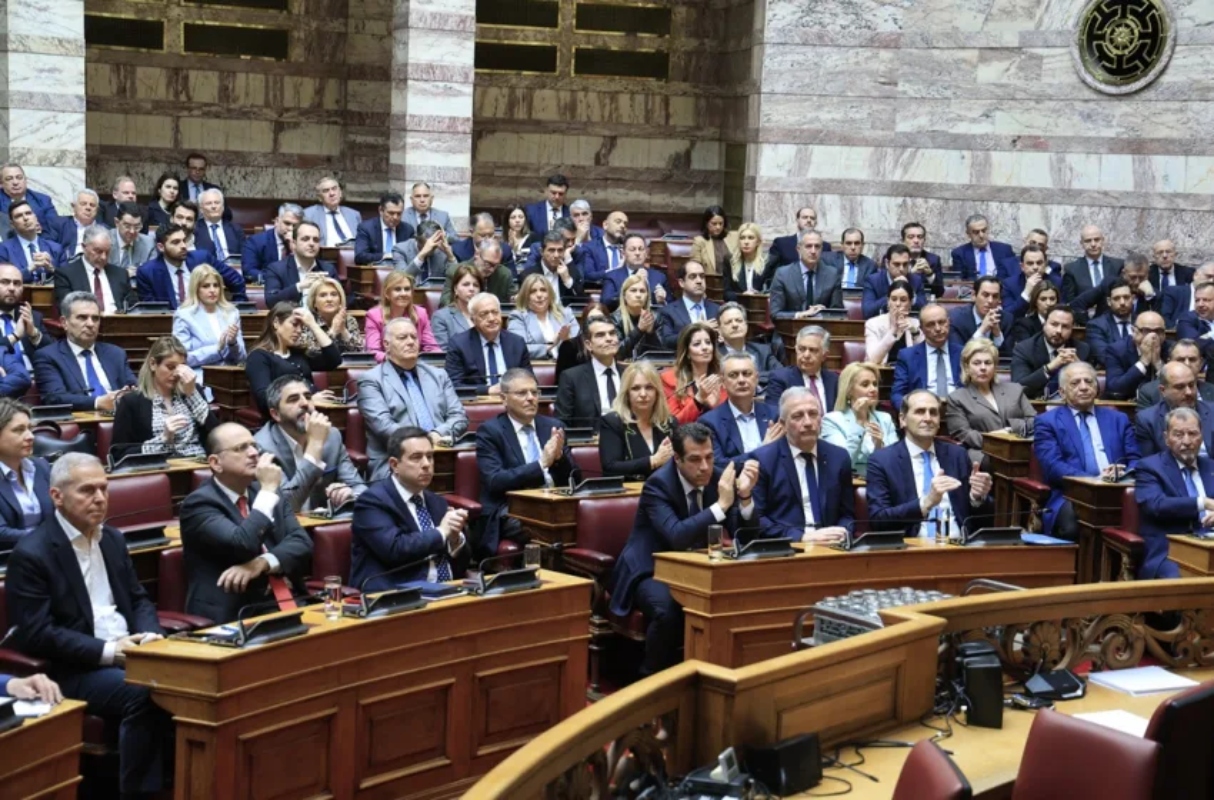 “Ρήγμα” στη ΝΔ: Βουλευτές αμφισβητούν το επιτελικό κράτος – Παγώνουν τα εκλογικά σενάρια