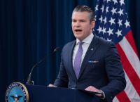 ΗΠΑ πιέζουν συμμάχους και κλιμακώνουν προς Ιράν: Hegseth μιλά για «καθοριστικές» μέρες