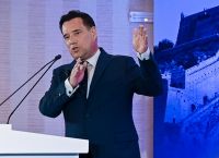 Άδωνις από ΔΑΚΕ: “Δεν απειλείται κανένας δημόσιος υπάλληλος – Θέλουμε καλύτερο κράτος”