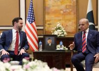 Μαραθώνια η απευθείας συνάντηση ΗΠΑ Ιράν- Τα Στενά το Ορμούζ “αγκάθι”