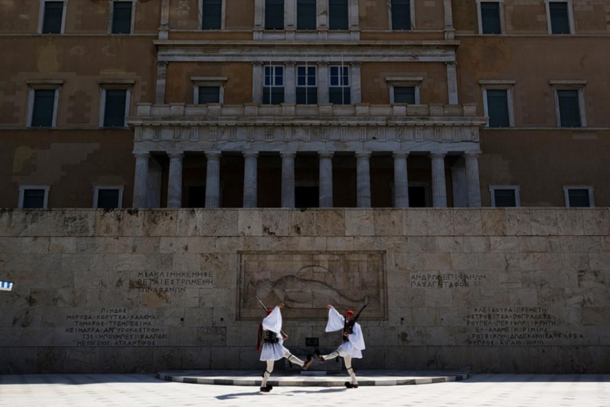 ΟΠΕΚΕΠΕ: Πολιτική καταιγίδα με 11 βουλευτές – Σενάρια ρήξεων και «σιωπηρών» απομακρύνσεων