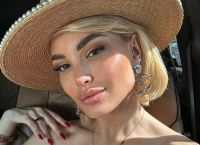 Παναγιώταρου φωτιά στις Σεϋχέλλες: Ανέβηκε σε δέντρο και «τρέλανε» το Instagram με τις νέες εξωτικές πόζες