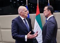 Στρατηγικό άνοιγμα Αθήνας–Άμπου Ντάμπι: Δένδιας – ΗΑΕ υπογράφουν για βαθύτερη αμυντική συνεργασία