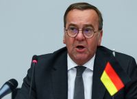 “Καρφιά” του Γερμανού υπουργού Άμυνας κατά Τραμπ:”Εκείνος έβαλε φελλό που έκλεισε το μπουκάλι στo Ορμούζ