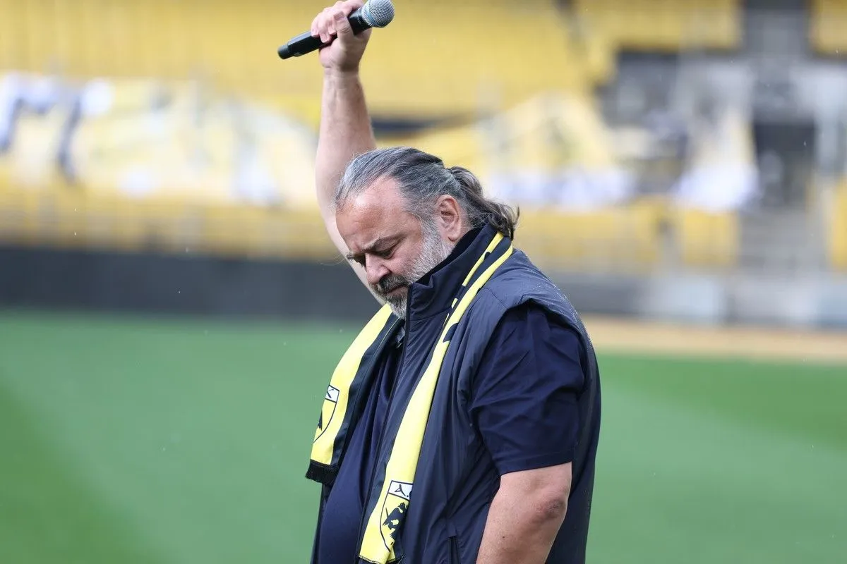 Ηλιόπουλος στους οπαδούς της ΑΕΚ: «Σταματούν τα συνθήματα για τις μάνες – Είναι ιερά σύμβολα»