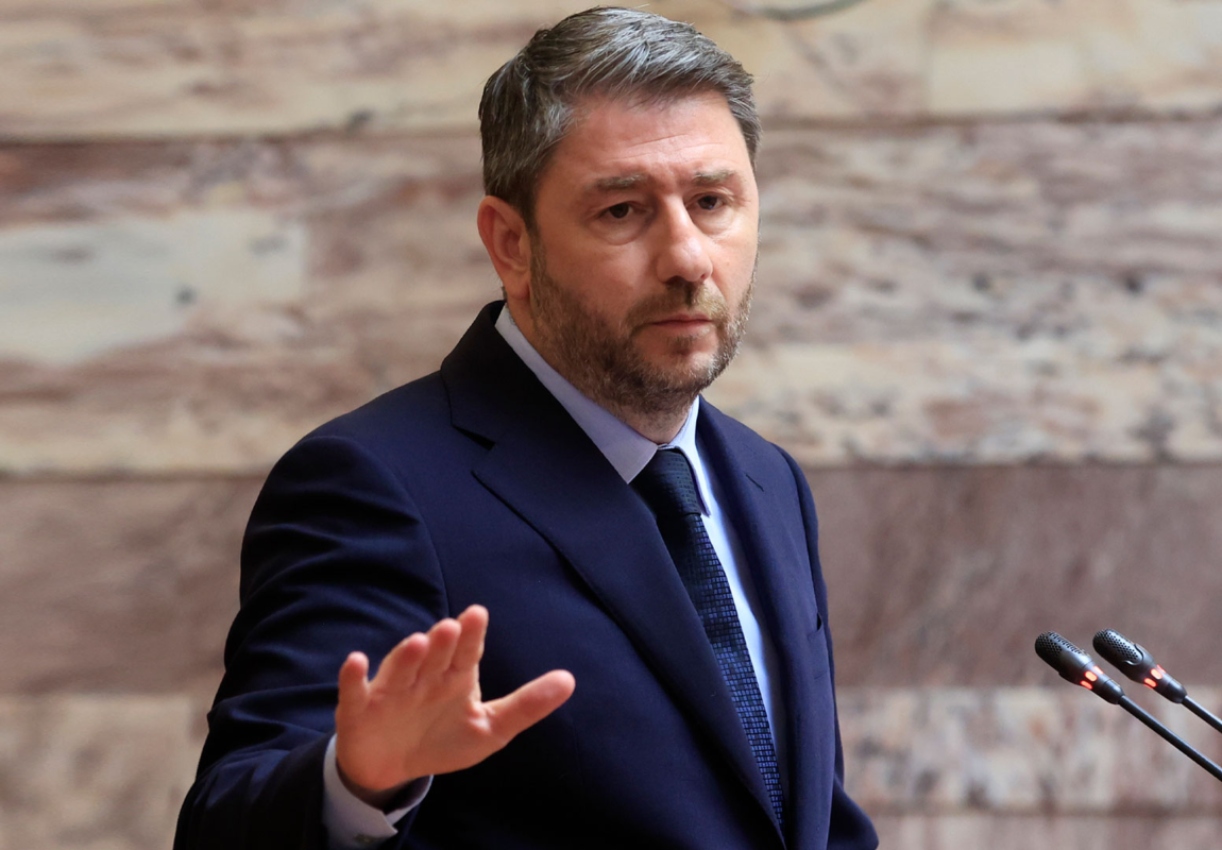 Ανδρουλάκης και κτηματολόγιο: Το σκιώδες deal που φέρνει συνταγματική θύελλα στο ΠΑΣΟΚ