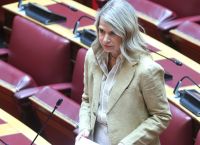 Παρέμβαση Μιλένας Αποστολάκη προς Στουρνάρα για την αγορά ασφαλίσεων υγείας