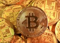 Bitcoin και Τεχνητή Νοημοσύνη: Γιατί η πραγματική επανάσταση βρίσκεται στις υποδομές