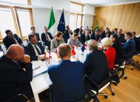 Φρούρια εκτός Ευρώπης: Η νέα σκληρή γραμμή για το μεταναστευτικό που διχάζει την Ε.Ε.