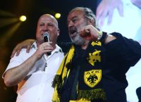 Νίκολιτς: Τραγούδησε «ΑΕΚ ΟΛΕ» και γνώρισε αποθέωση στη γιορτή του τίτλου [vid]
