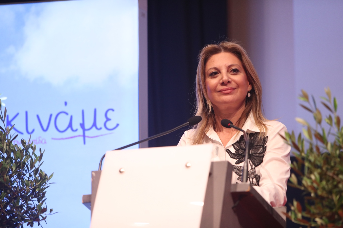 Καρυστιανού – Η «μεταφυσική ιστορία» πίσω από το φόρεμα της: «Το επέλεξε η Μάρθη»
