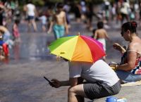 Καύσωνας «σαρώνει» τη Δυτική Ευρώπη: Νεκροί σε Γαλλία και Βρετανία – Συναγερμός για θερμοκρασίες έως 40°C