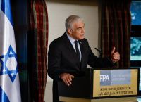 «Ρήγμα Τελ Αβίβ–Ουάσιγκτον»: Ο Λαπίντ “αδειάζει”Νετανιάχου και καταγγέλλει τη συμφωνία Τραμπ με το Ιράν