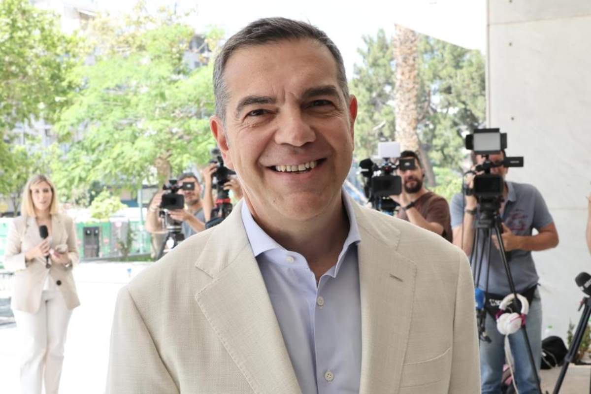 «Όλοι εναντίον όλων»: Η επιστροφή Τσίπρα ανατινάζει το πολιτικό σκηνικό και ανοίγει νέο κύκλο σύγκρουσης