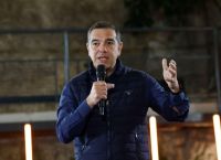 «Πανστρατιά» Τσίπρα από το Θησείο: το νέο κόμμα, ο διμέτωπος και το στοίχημα εξουσίας